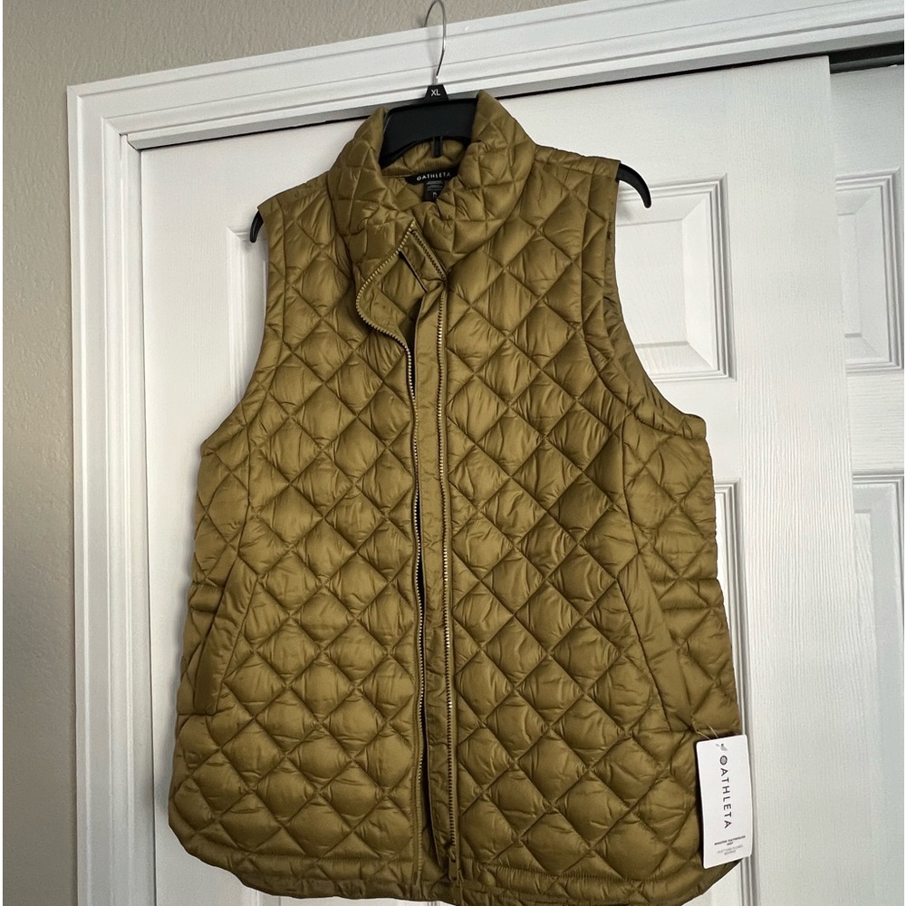 Athleta Whisper featherless vest size xl